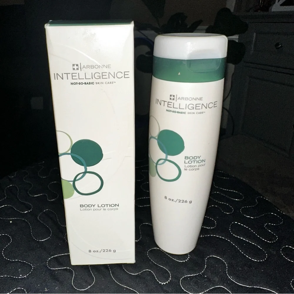 Arbonne Intelligence Body Lotion - Cream and Green - Picture 1 of 1